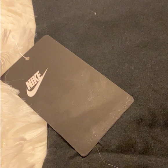 T-shirt - Picture 7 of 8